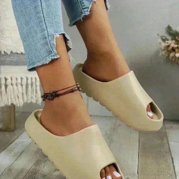 Khaki Casual Women's Anti-Slip Slippers - Picture 3 of 7